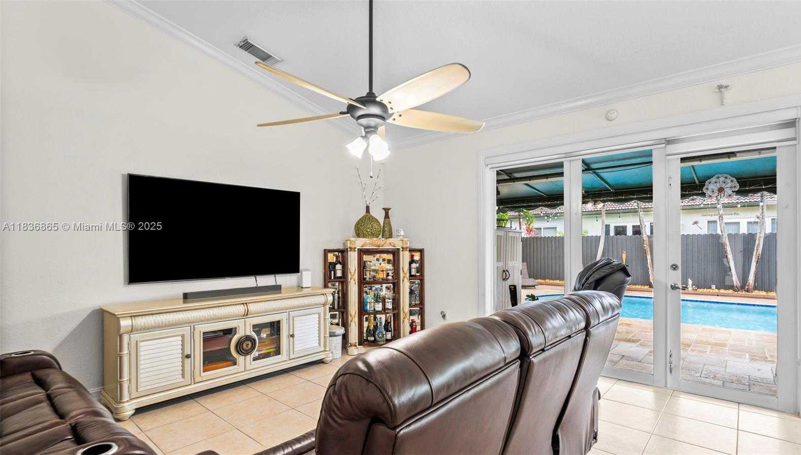 Small Image of Miami Lakes Number 19