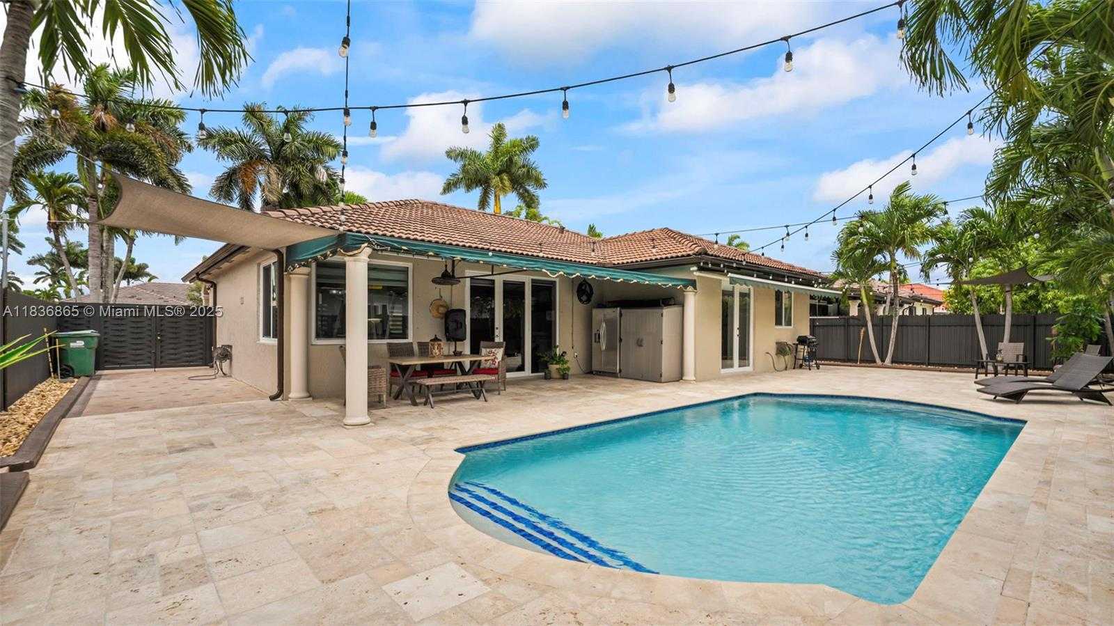 Small Image of Miami Lakes Number 22