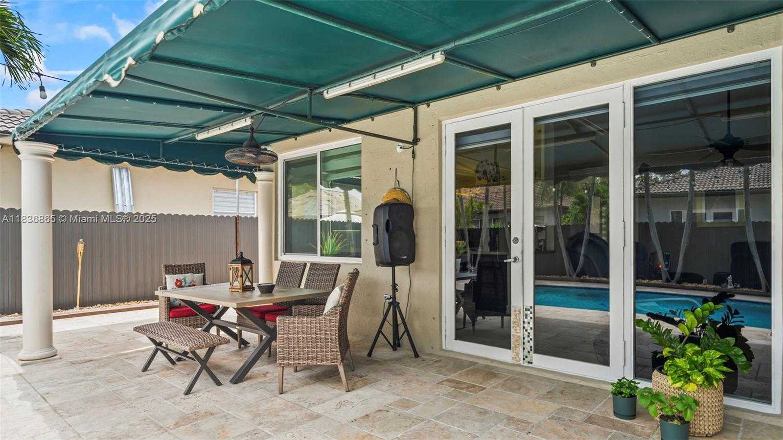 Small Image of Miami Lakes Number 25