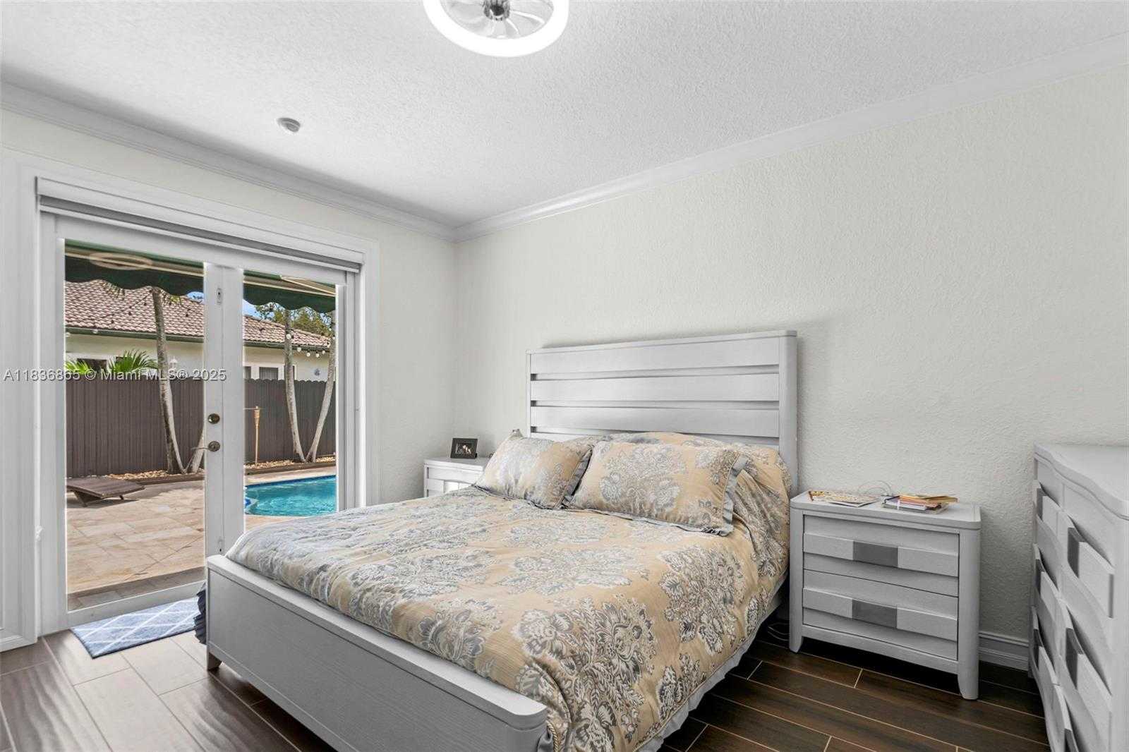 Small Image of Miami Lakes Number 30