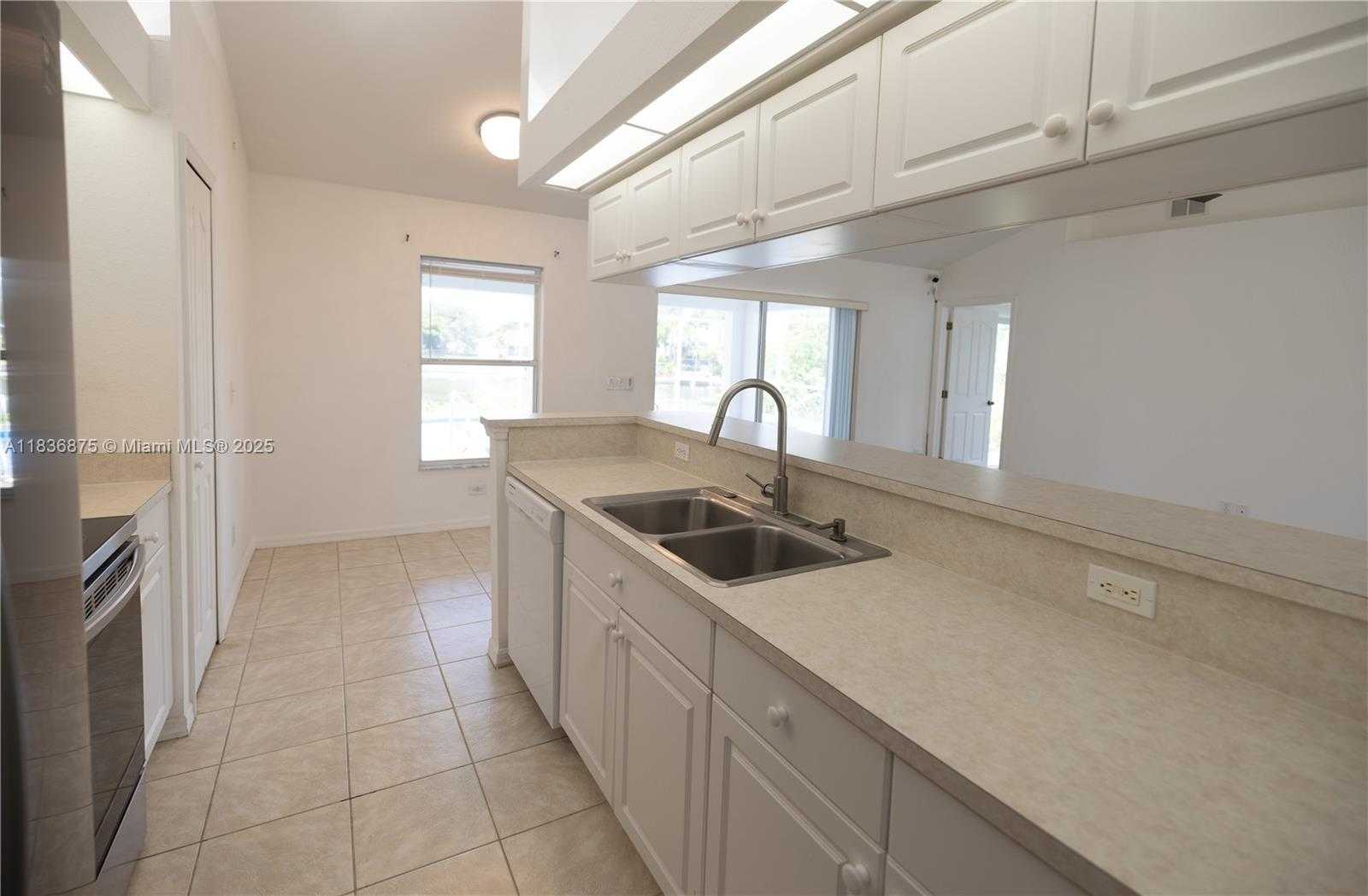 Small Image of 501 SE 7TH STREET, Cape Coral Number 5