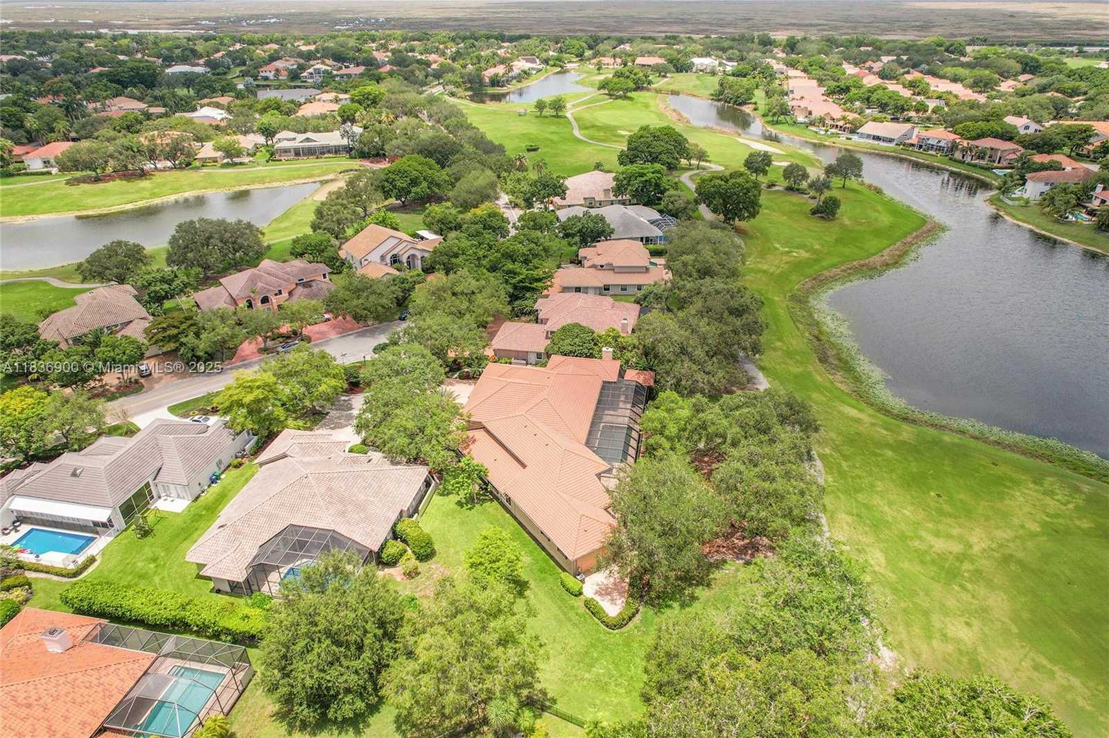 Small Image of 1910 PRESTON TRL, Coral Springs Number 2