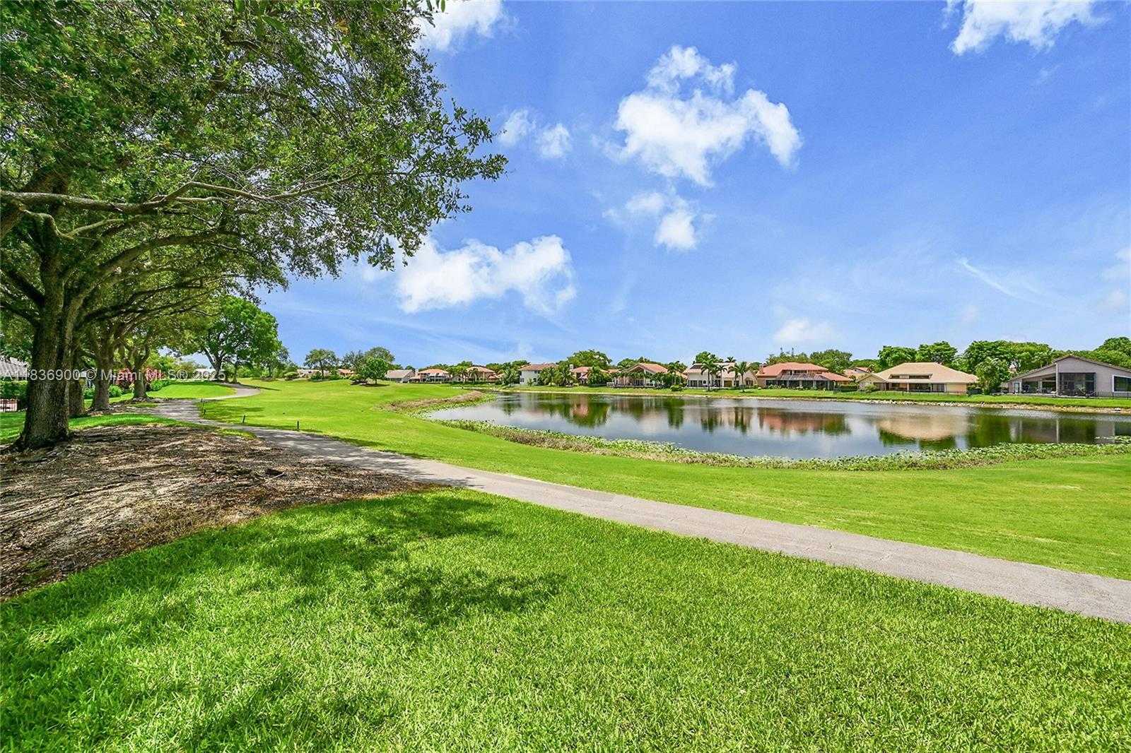 Small Image of 1910 PRESTON TRL, Coral Springs Number 58
