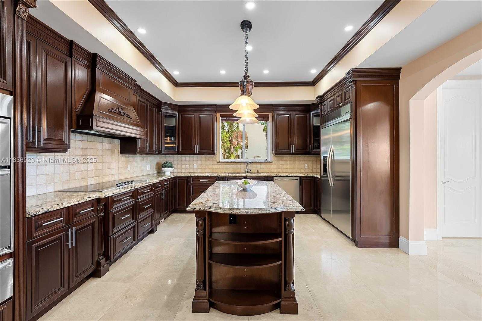 Small Image of 66 SOUTH HIBISCUS DR, Miami Beach Number 14