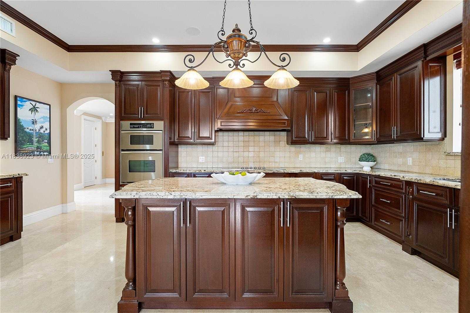 Small Image of 66 SOUTH HIBISCUS DR, Miami Beach Number 15
