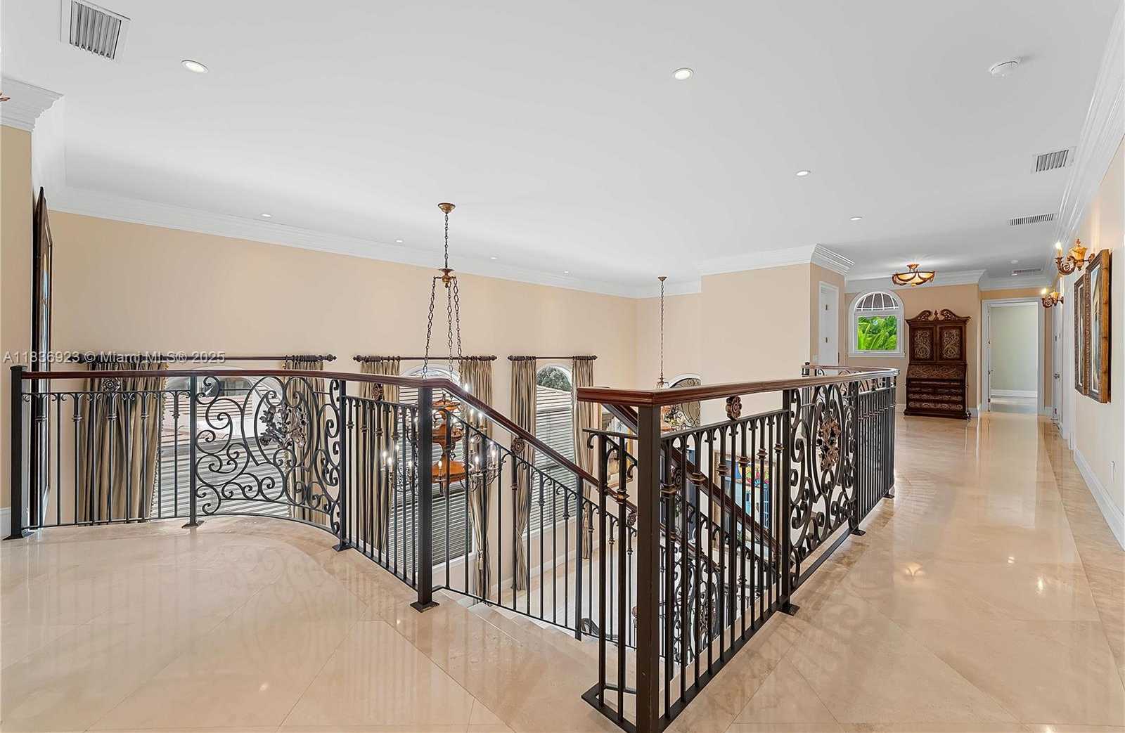 Small Image of 66 SOUTH HIBISCUS DR, Miami Beach Number 17