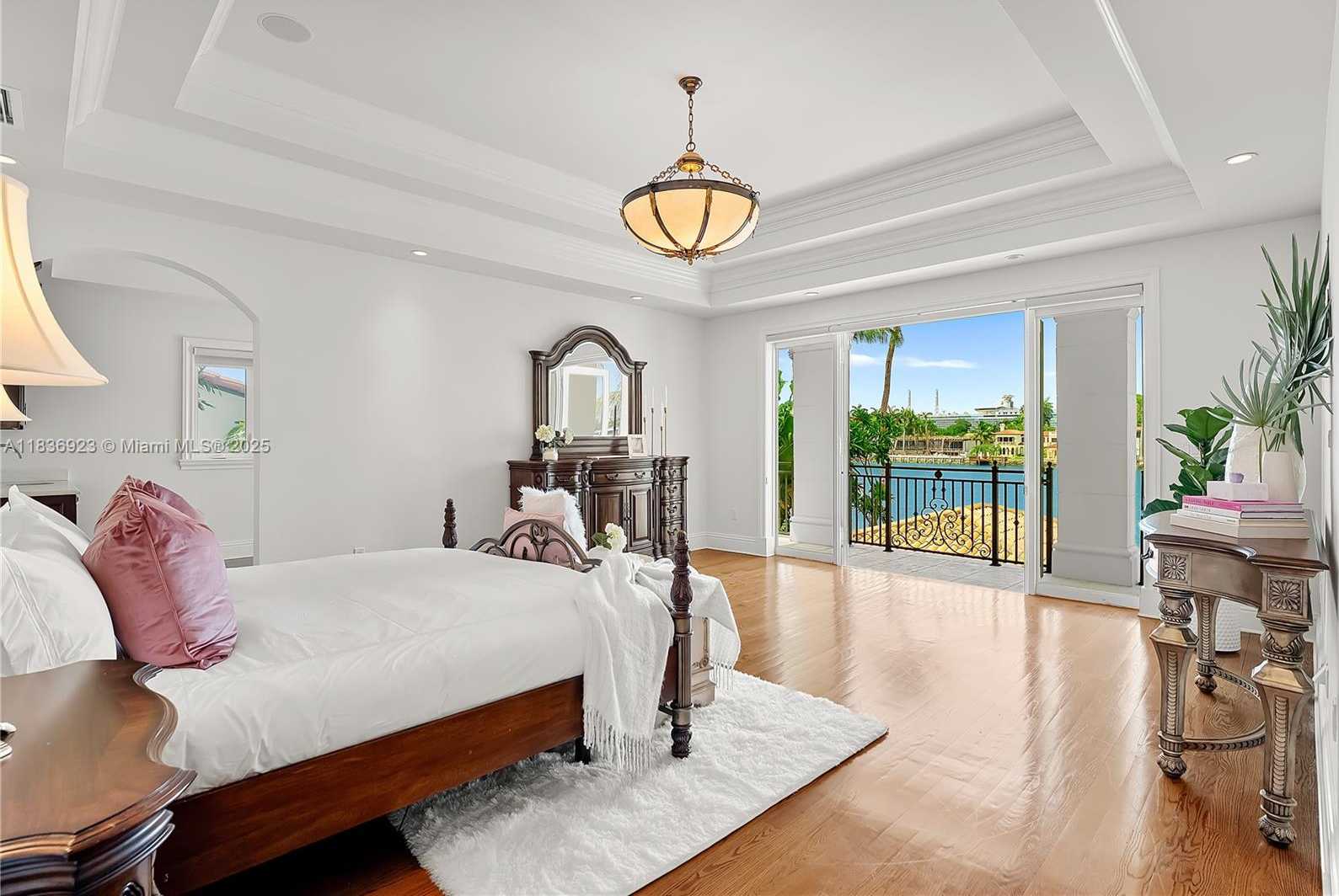 Small Image of 66 SOUTH HIBISCUS DR, Miami Beach Number 18