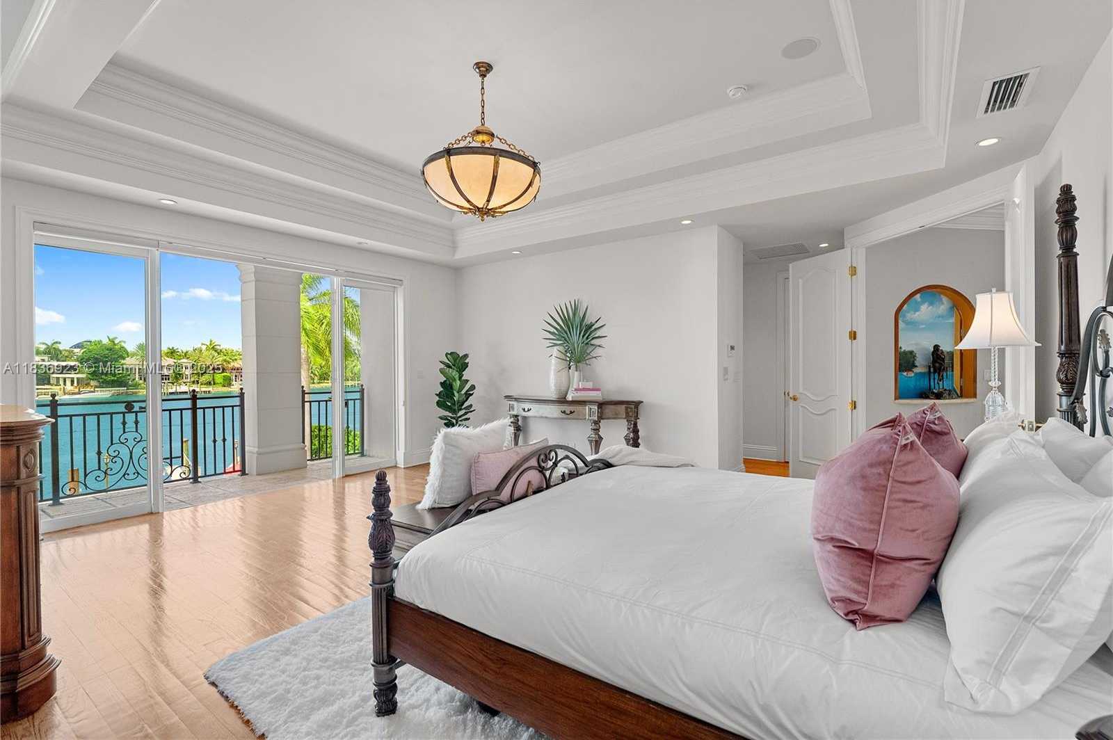 Small Image of 66 SOUTH HIBISCUS DR, Miami Beach Number 19