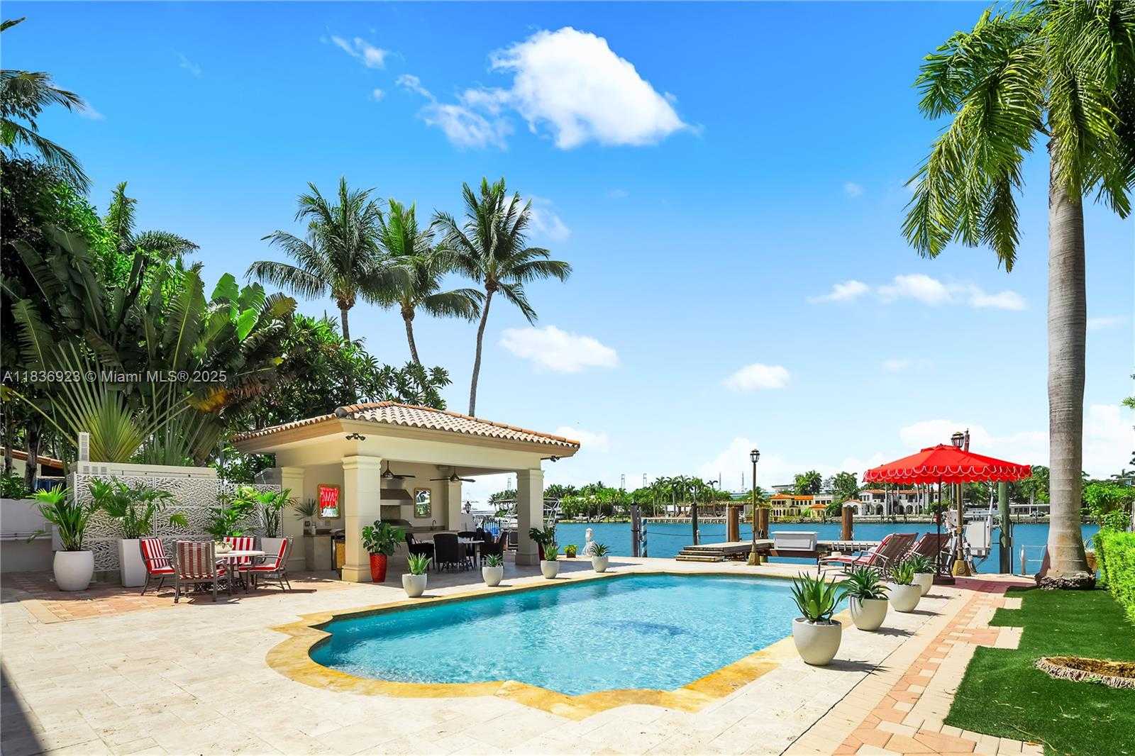 Small Image of 66 SOUTH HIBISCUS DR, Miami Beach Number 2