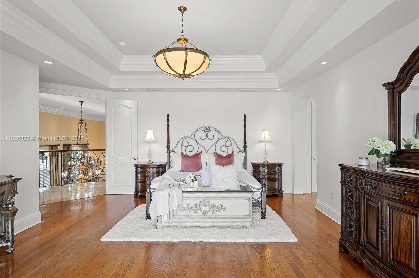 Small Image of 66 SOUTH HIBISCUS DR, Miami Beach Number 20