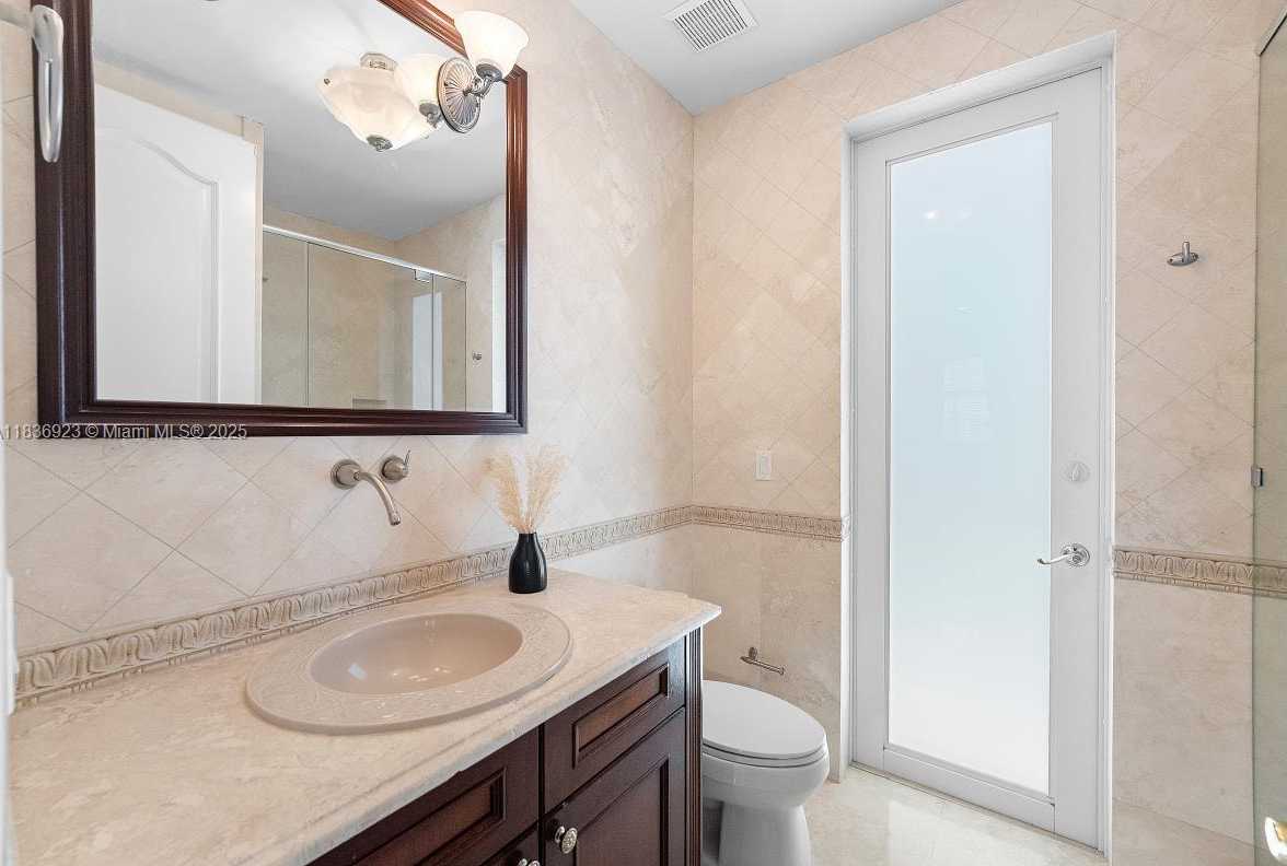 Small Image of 66 SOUTH HIBISCUS DR, Miami Beach Number 40