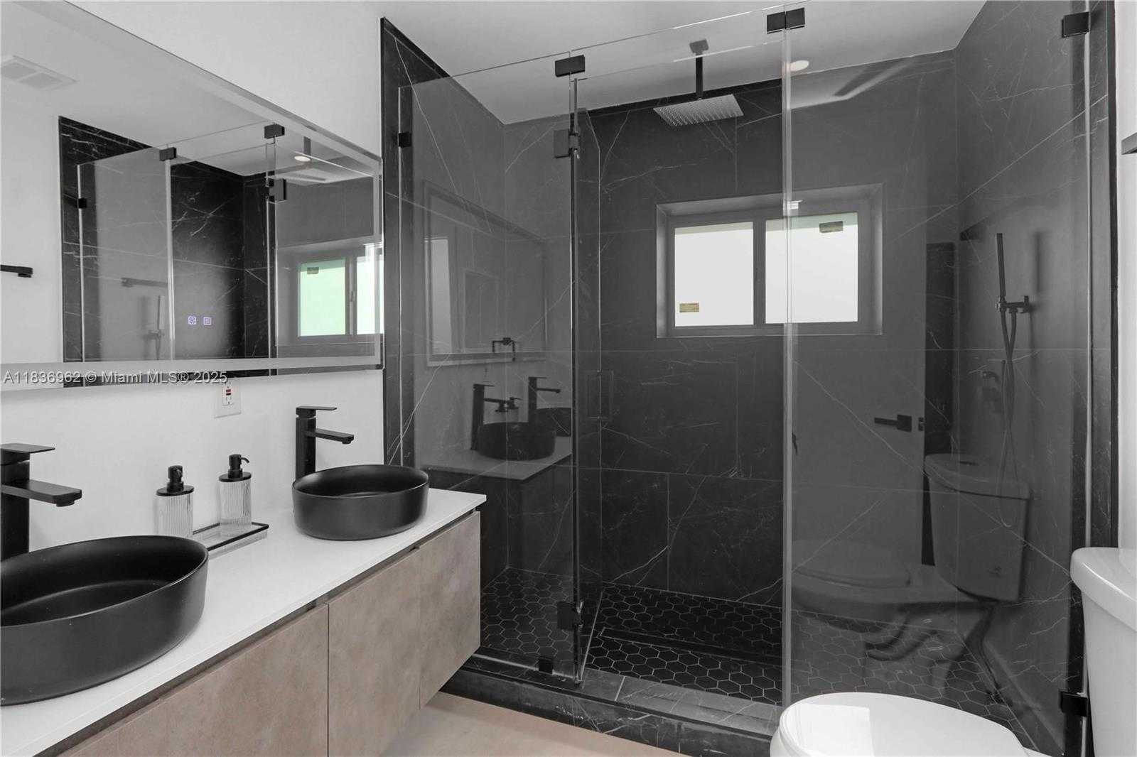 Small Image of 231 NORTH EAST 45TH ST, Miami Number 15