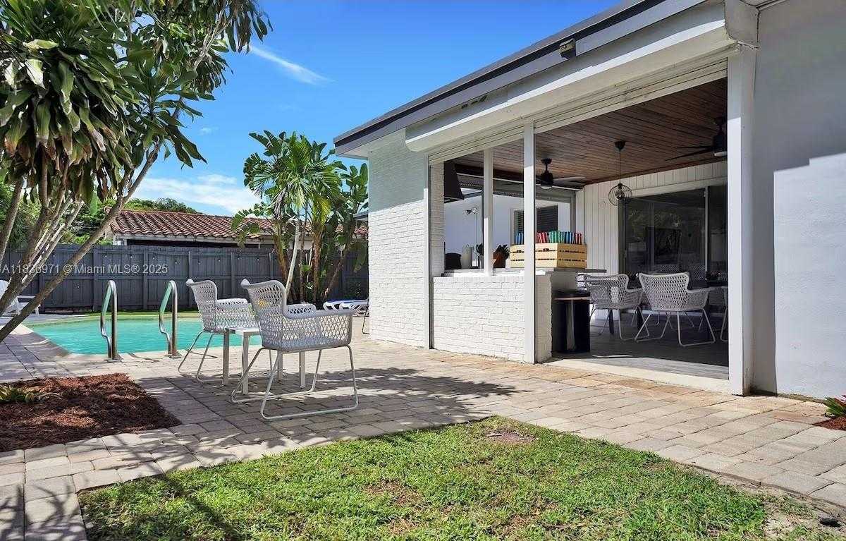 Small Image of 1650 SOUTH WEST 27TH AVE, Fort Lauderdale Number 4