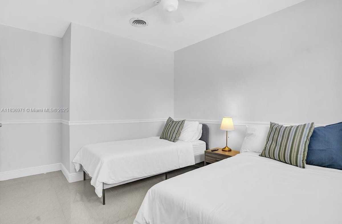 Small Image of 1650 SOUTH WEST 27TH AVE, Fort Lauderdale Number 7