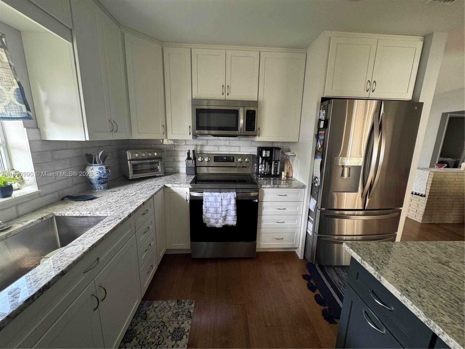 Small Image of 4621 NORTH EAST 2ND AVE, Oakland Park Number 3