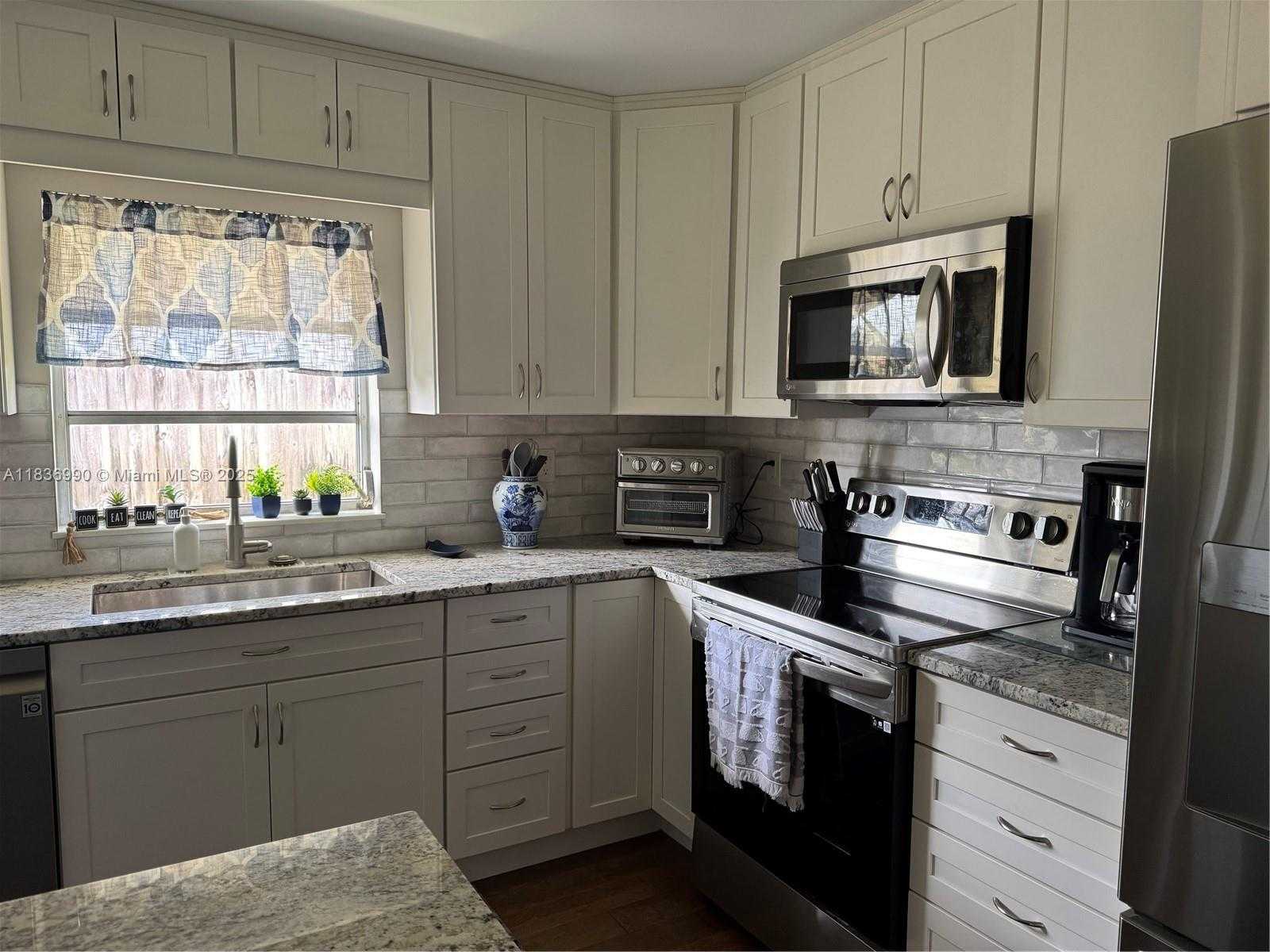Small Image of 4621 NORTH EAST 2ND AVE, Oakland Park Number 4