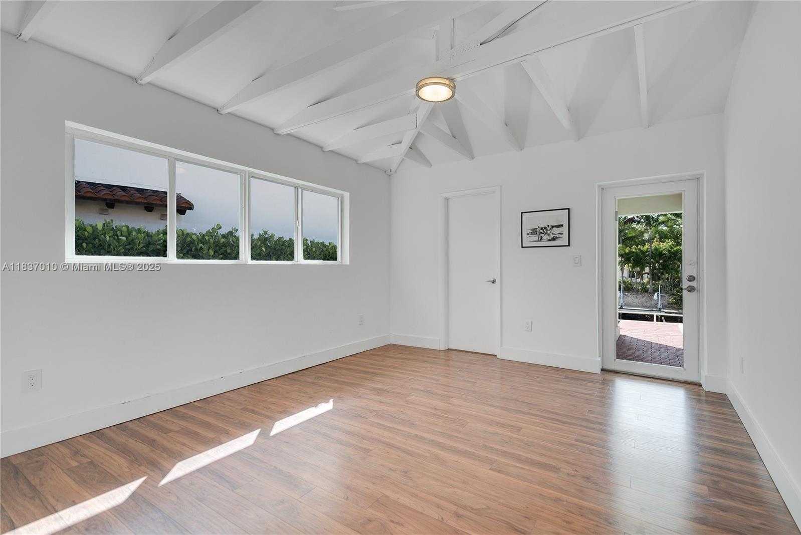 Small Image of 5308 RIVIERA DR, Coral Gables Number 11