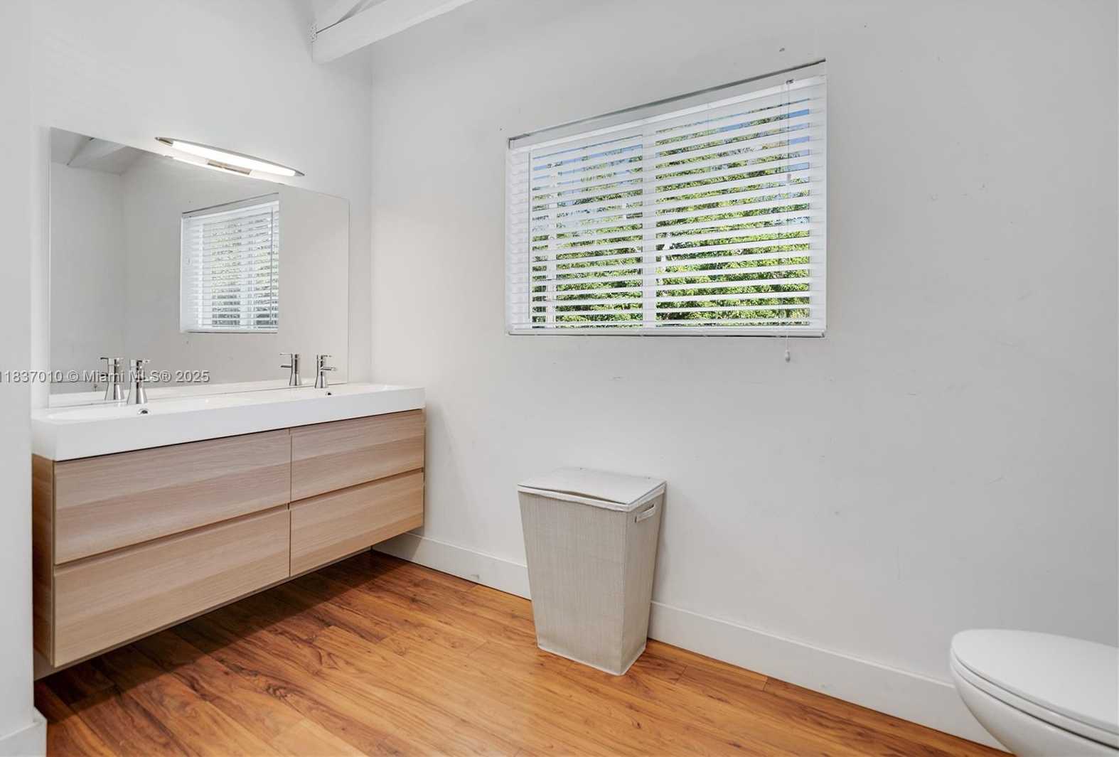 Small Image of 5308 RIVIERA DR, Coral Gables Number 14