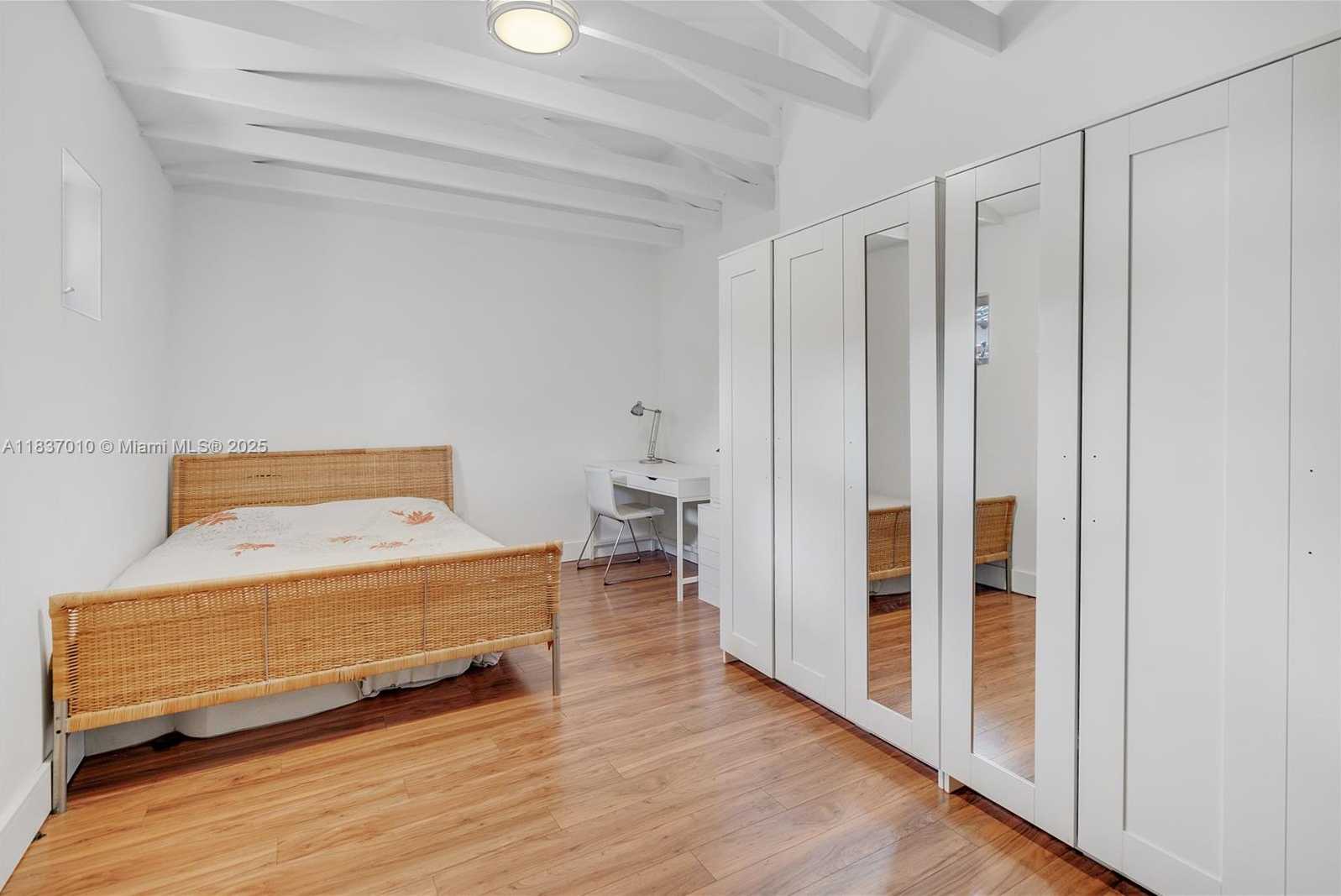 Small Image of 5308 RIVIERA DR, Coral Gables Number 15