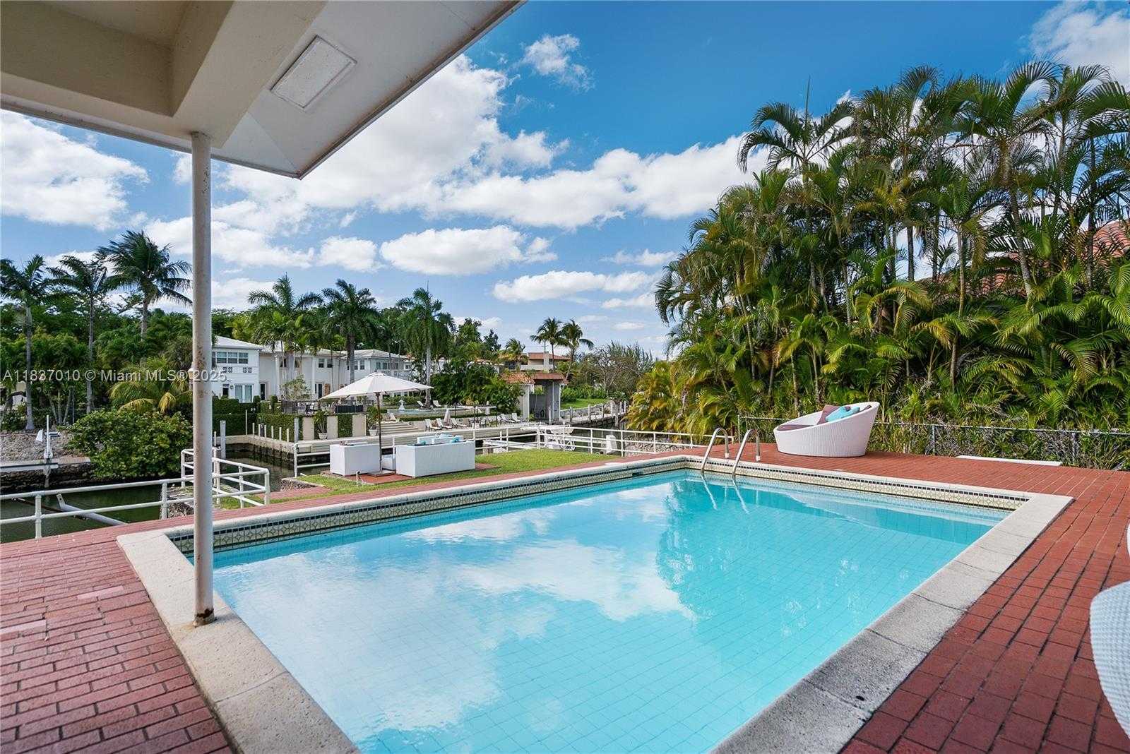 Small Image of 5308 RIVIERA DR, Coral Gables Number 17
