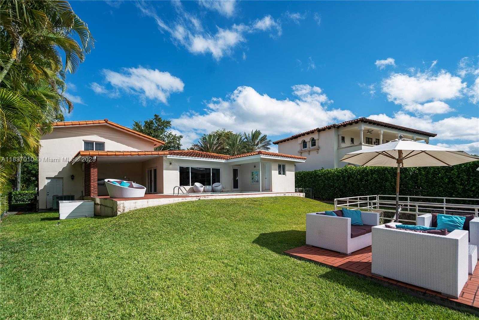 Small Image of 5308 RIVIERA DR, Coral Gables Number 18