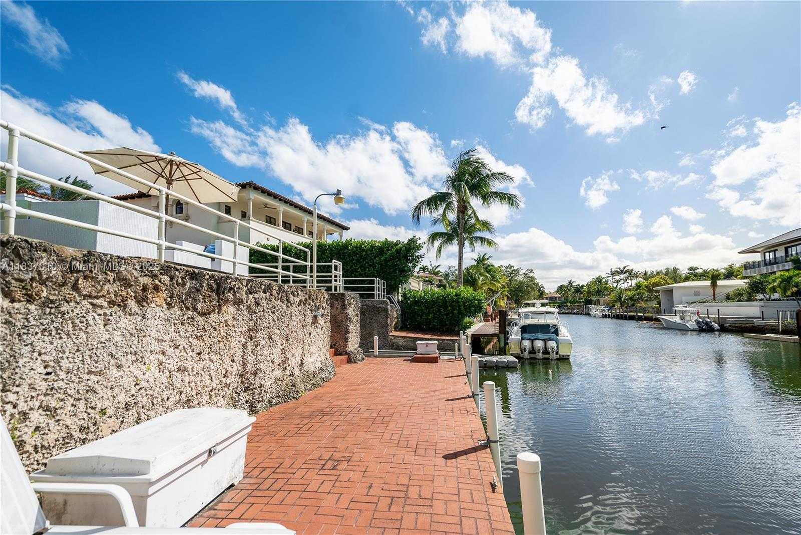 Small Image of 5308 RIVIERA DR, Coral Gables Number 19
