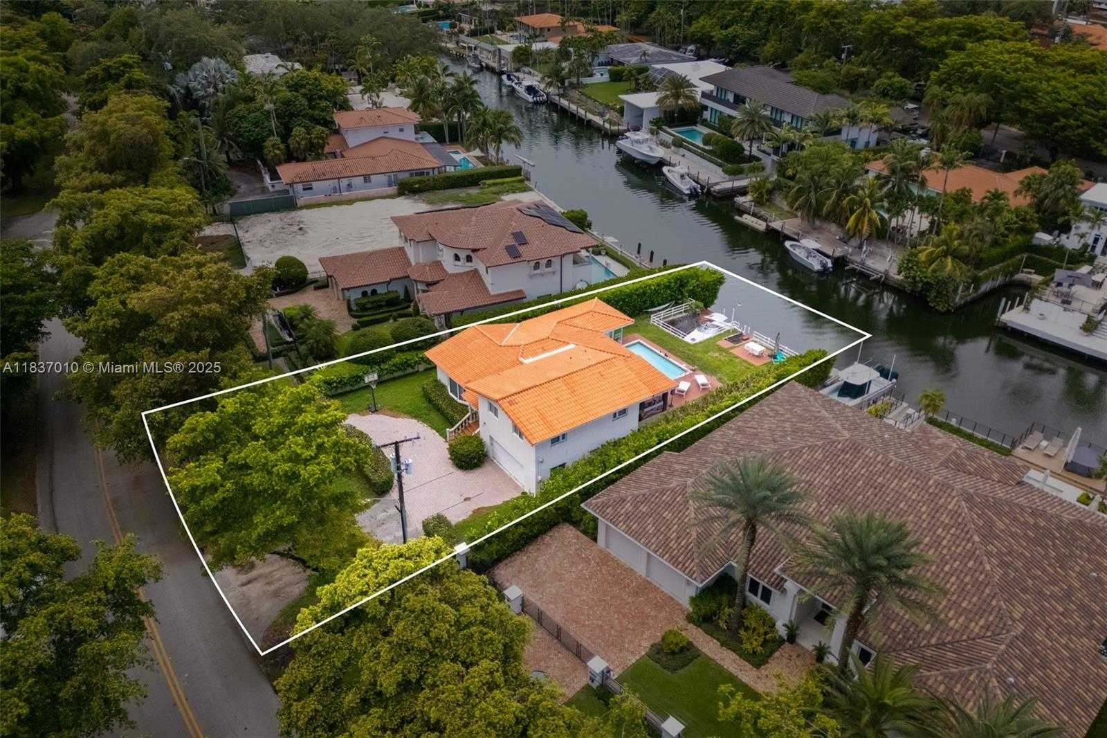 Small Image of 5308 RIVIERA DR, Coral Gables Number 20