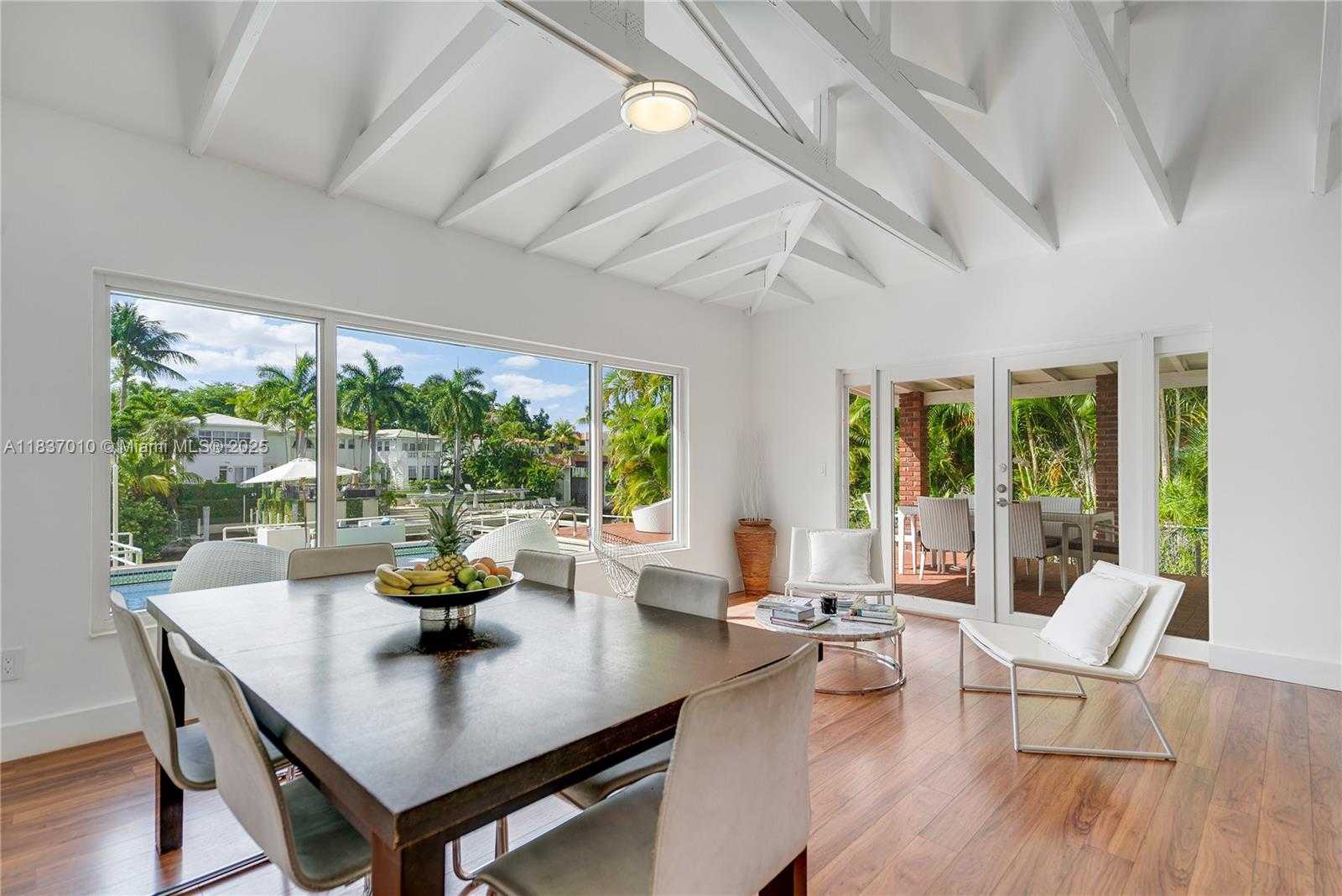Small Image of 5308 RIVIERA DR, Coral Gables Number 6