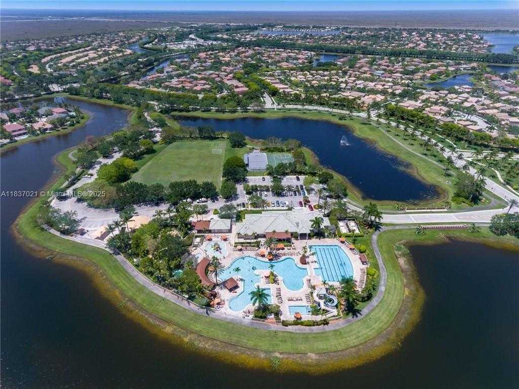 Small Image of 934 GULFSTREAM CT, Weston Number 11