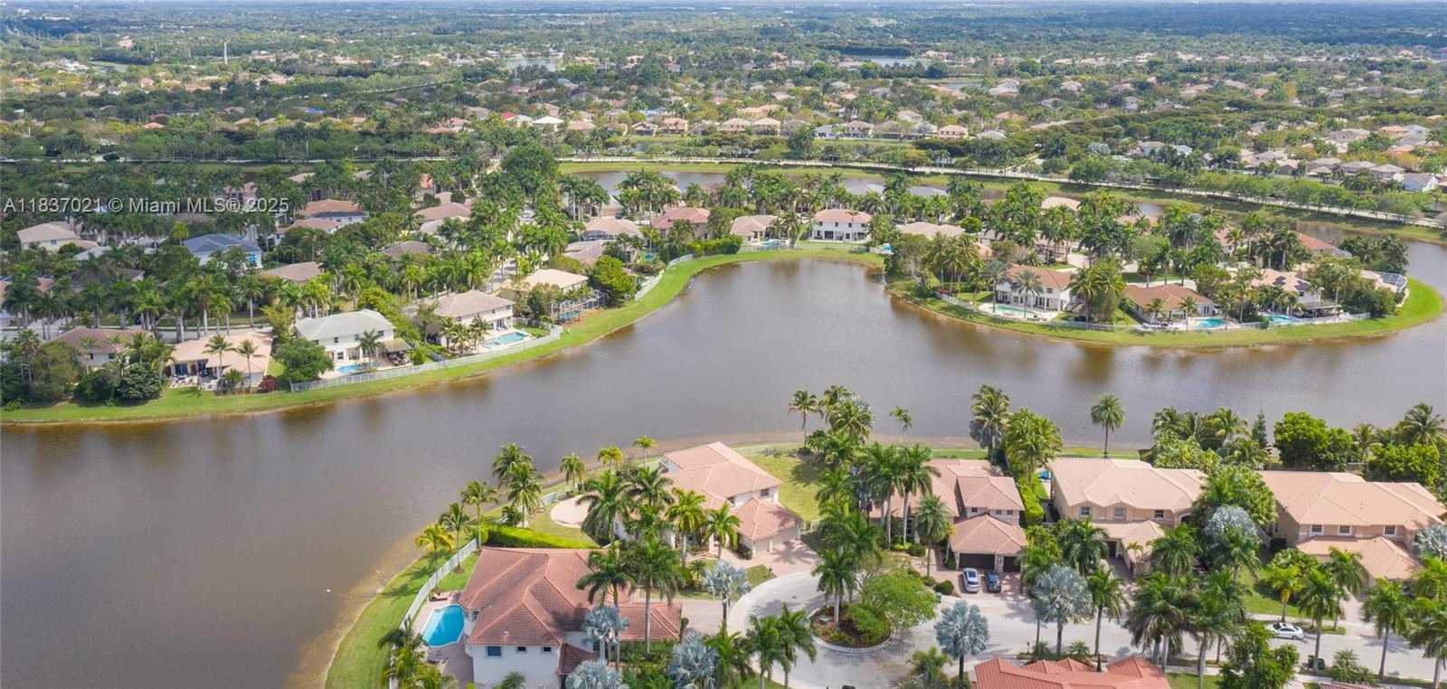 Small Image of 934 GULFSTREAM CT, Weston Number 13