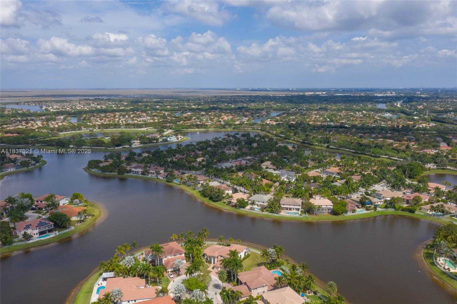 Small Image of 934 GULFSTREAM CT, Weston Number 17