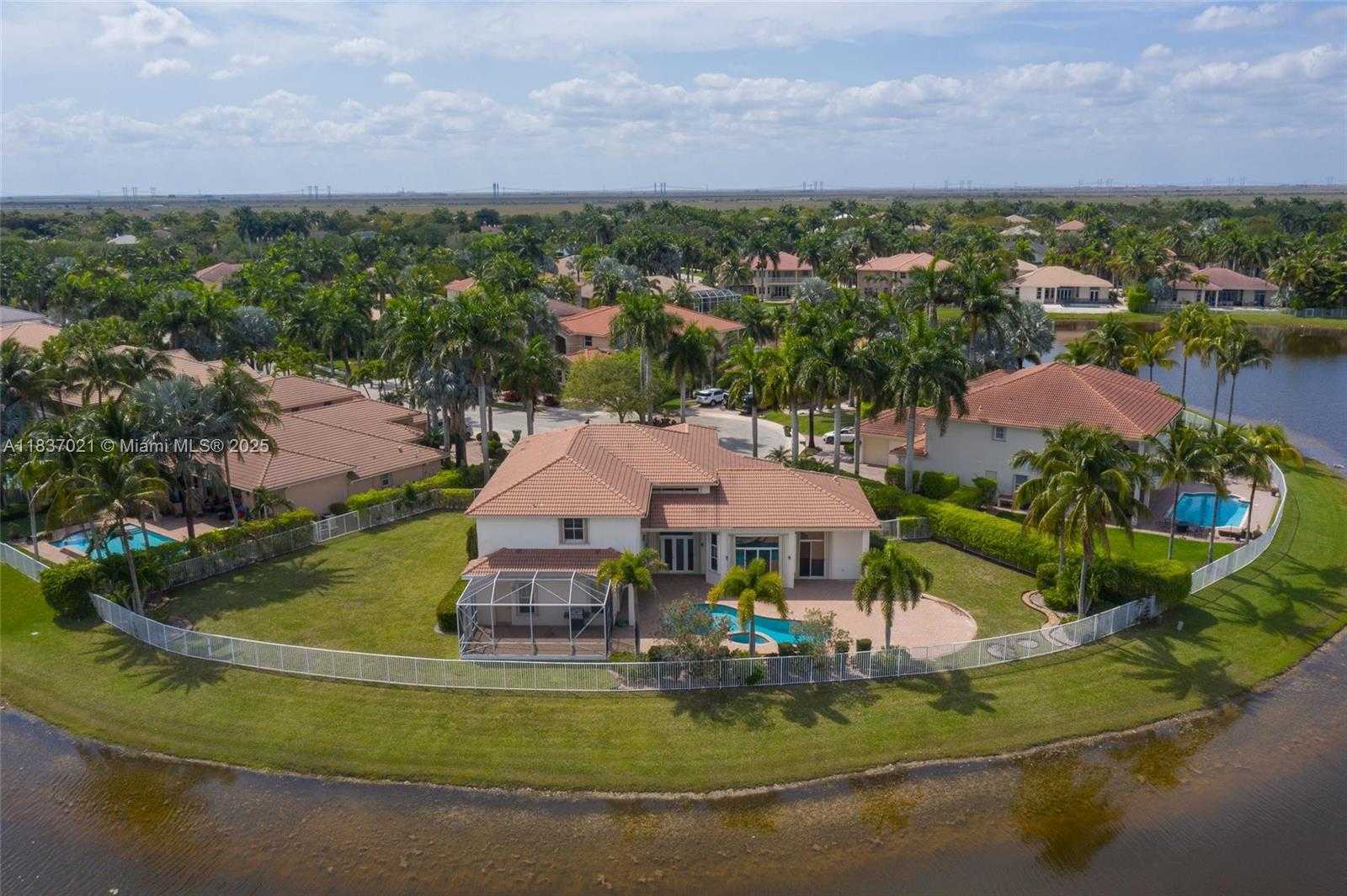 Small Image of 934 GULFSTREAM CT, Weston Number 21