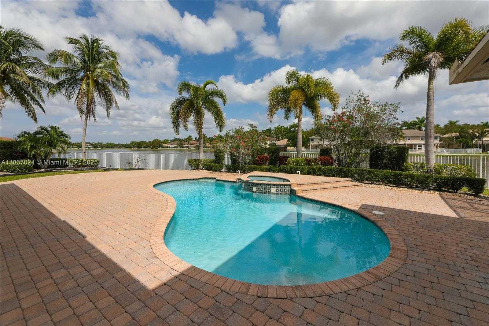 Small Image of 934 GULFSTREAM CT, Weston Number 25