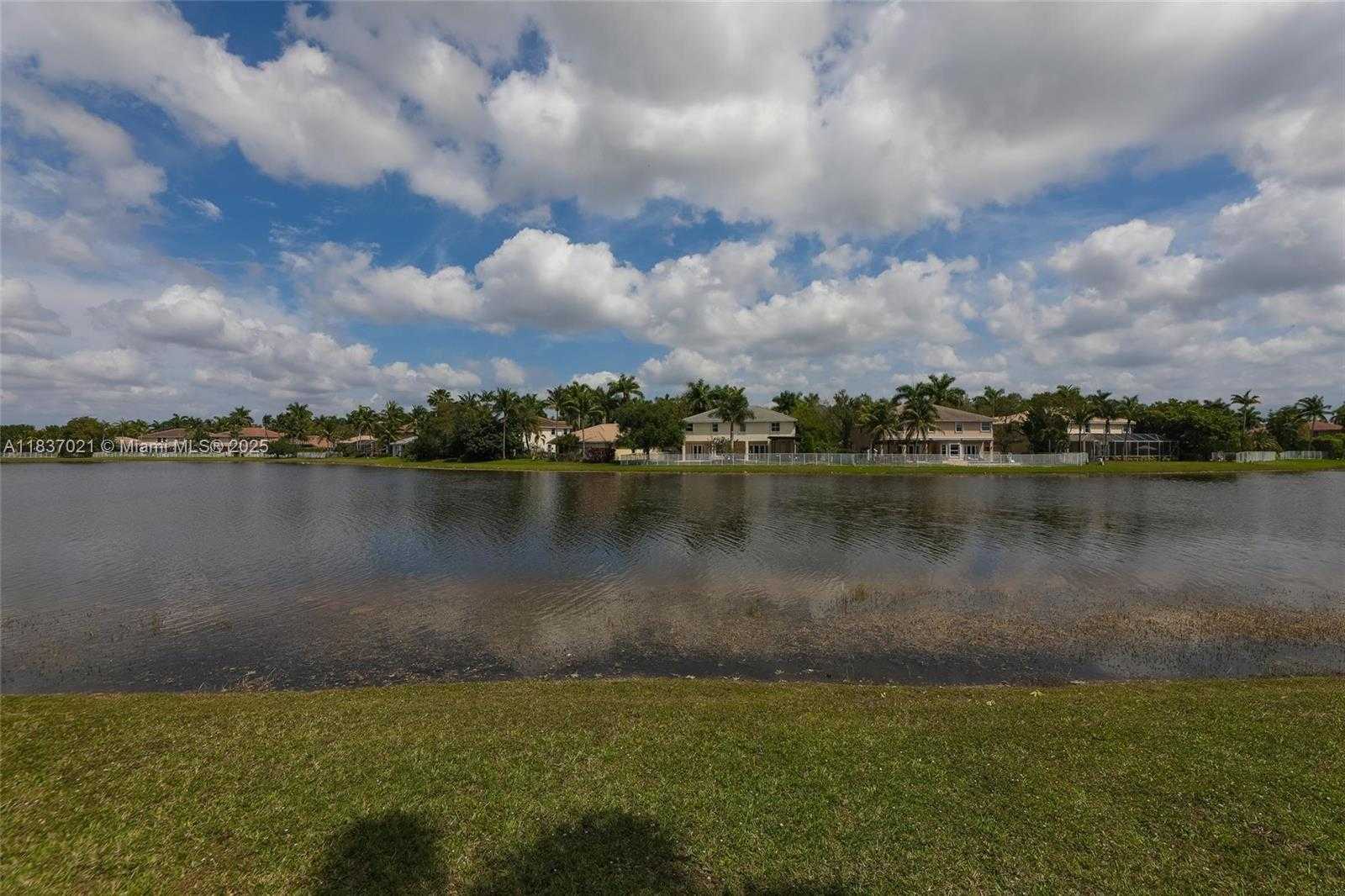 Small Image of 934 GULFSTREAM CT, Weston Number 32