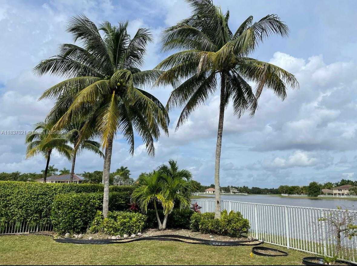 Small Image of 934 GULFSTREAM CT, Weston Number 38