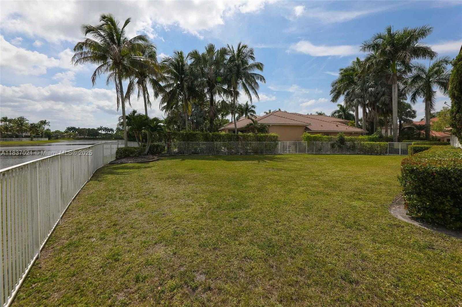 Small Image of 934 GULFSTREAM CT, Weston Number 41