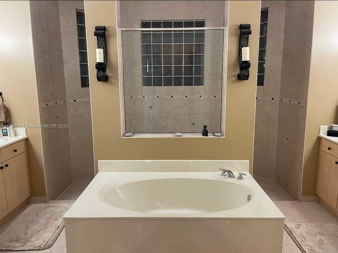 Small Image of 934 GULFSTREAM CT, Weston Number 45