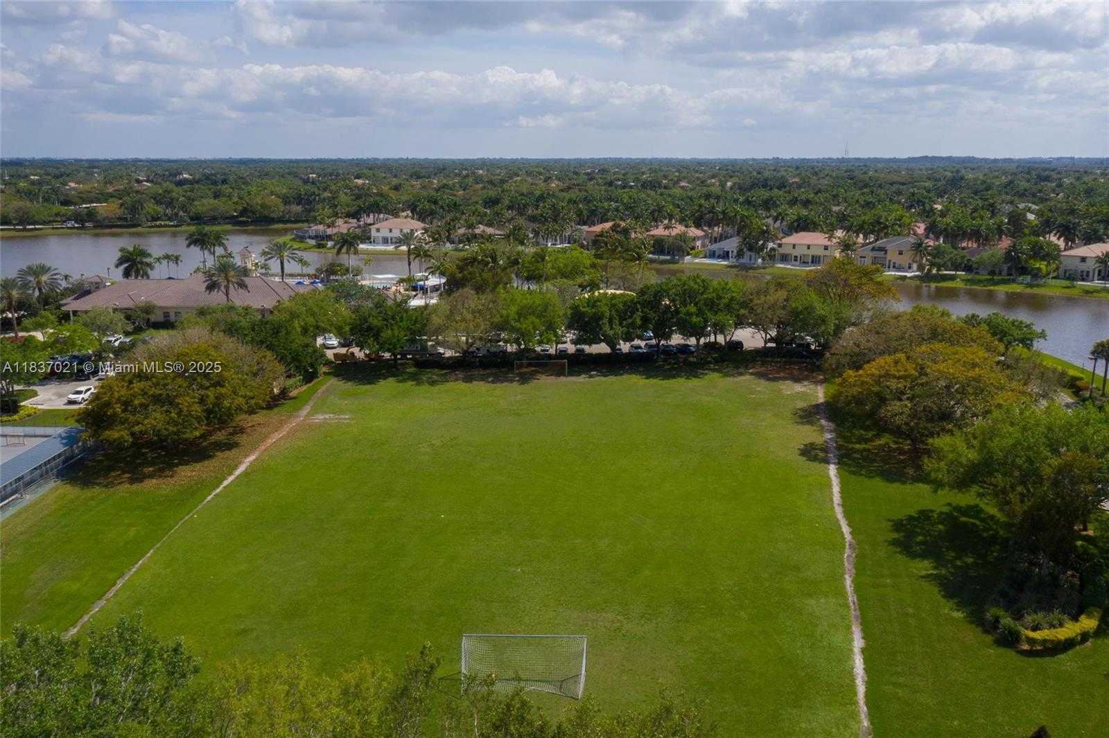 Small Image of 934 GULFSTREAM CT, Weston Number 67