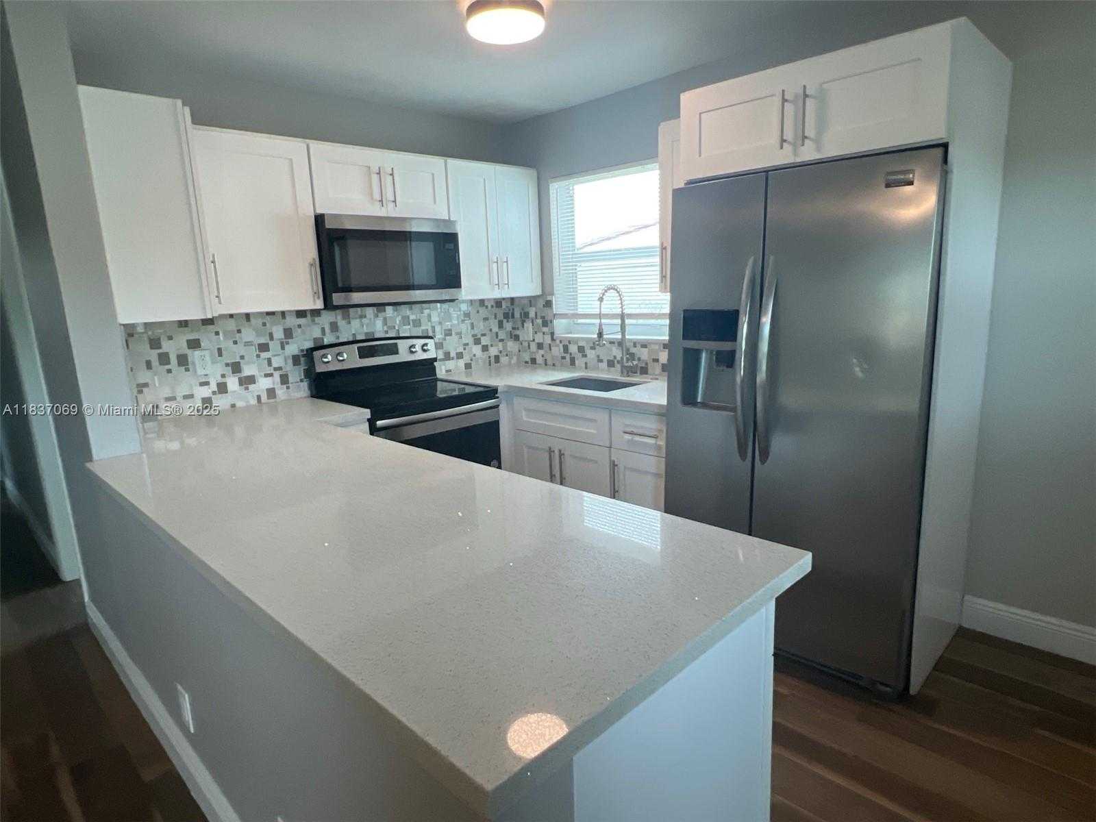 Small Image of 2569 NORTH WEST 61ST AVE, Margate Number 2