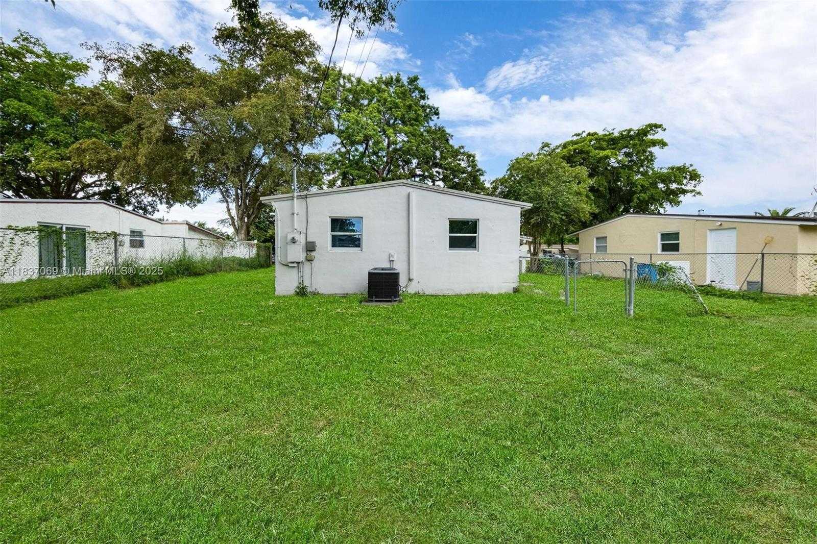Small Image of 2569 NORTH WEST 61ST AVE, Margate Number 29