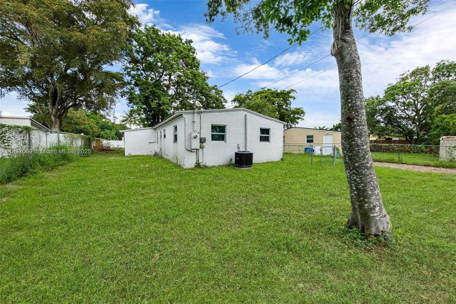 Small Image of 2569 NORTH WEST 61ST AVE, Margate Number 30