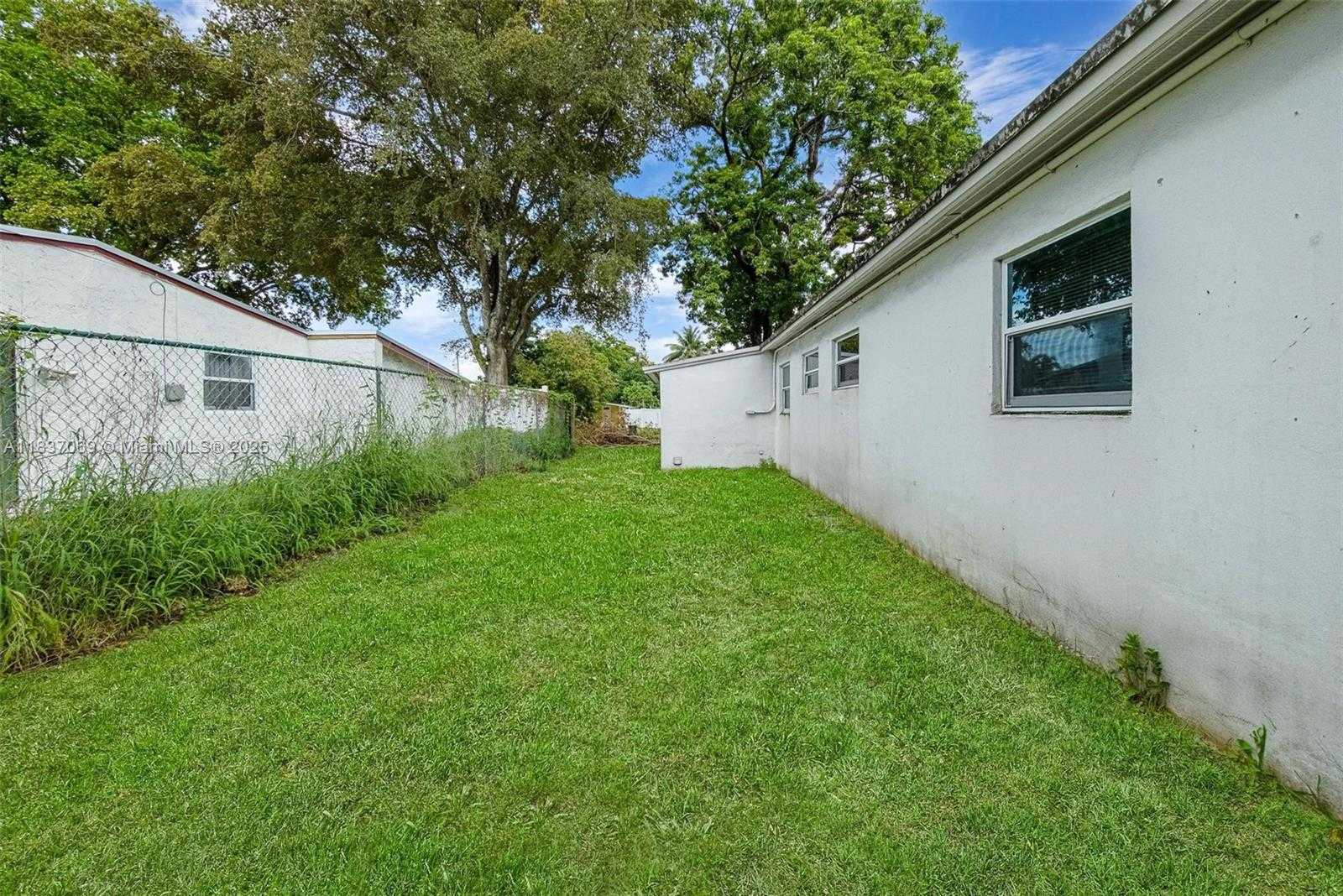 Small Image of 2569 NORTH WEST 61ST AVE, Margate Number 31