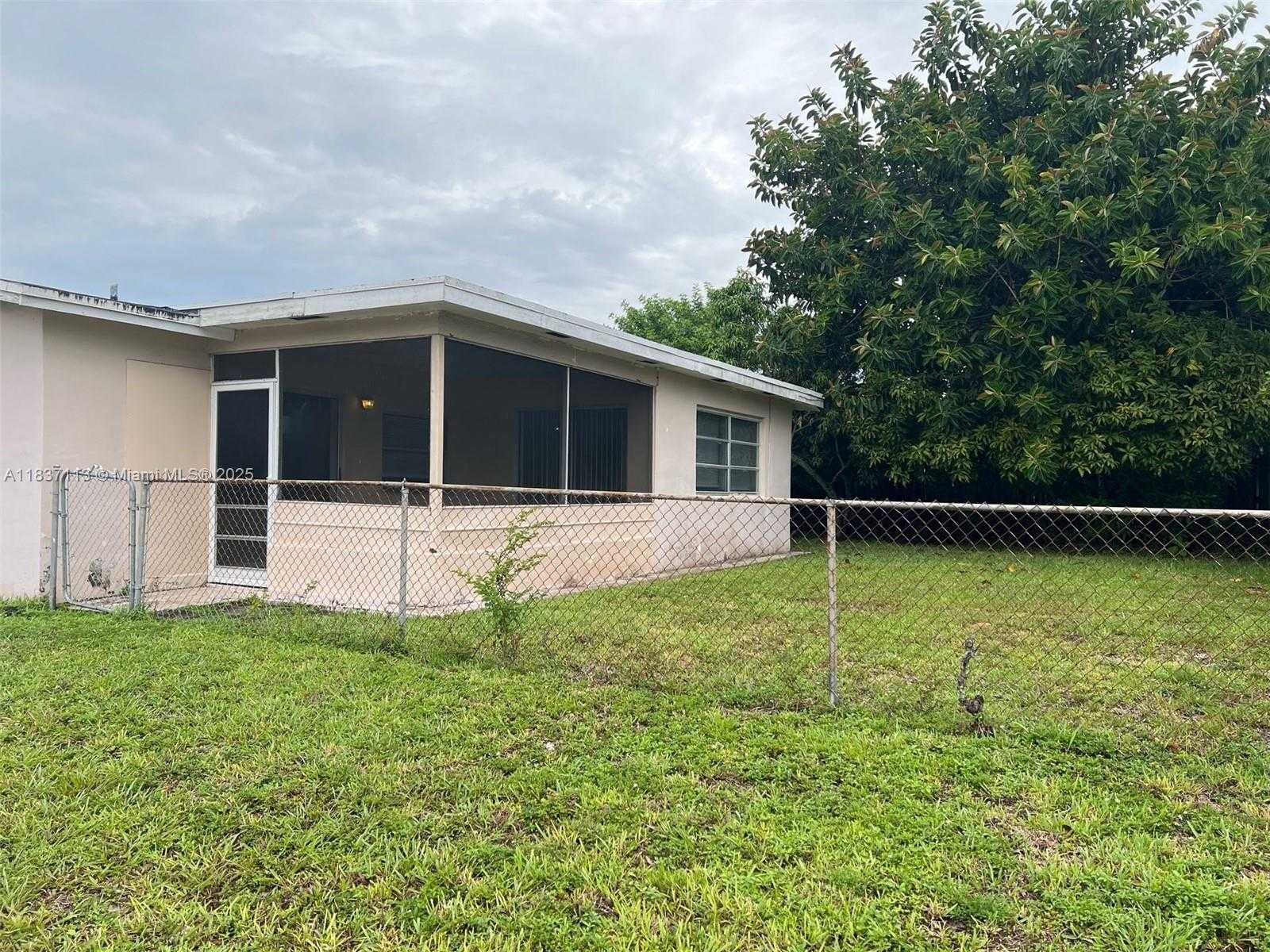 Small Image of 8361 NORTH WEST 28TH PL, Sunrise Number 13