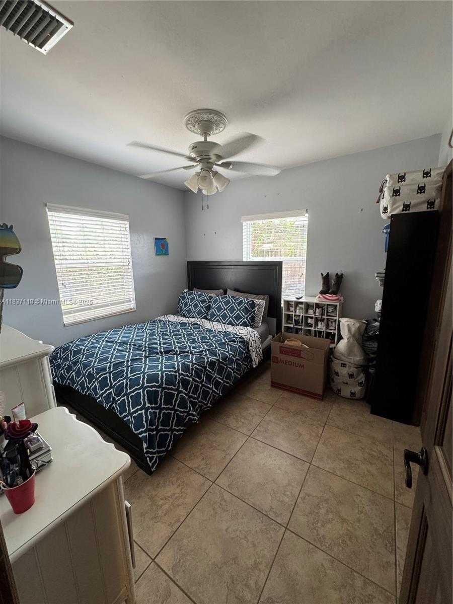 Small Image of 9761 BAHAMA DR, Cutler Bay Number 17