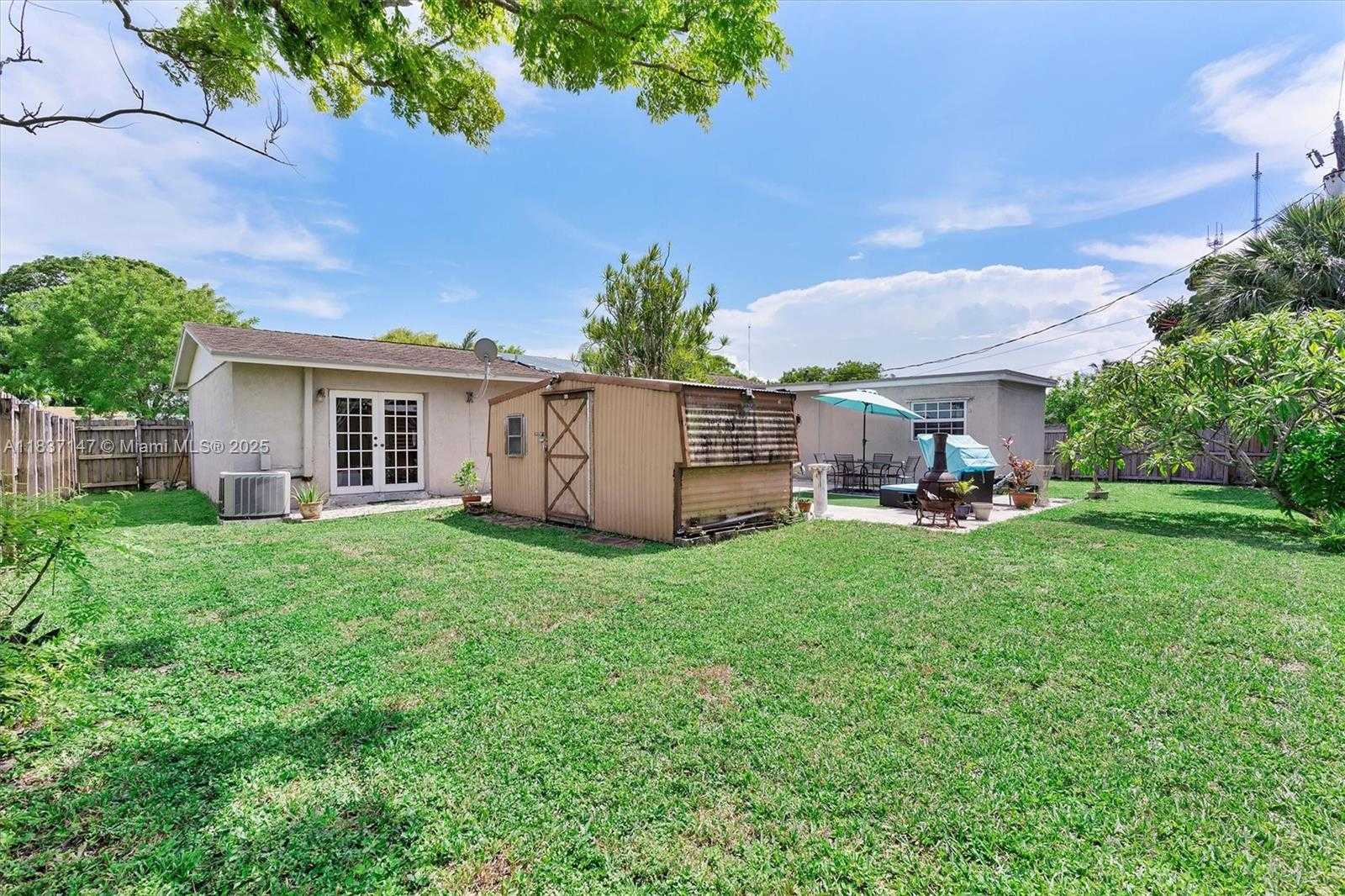 Small Image of 65 NORTH EAST 209TH TER, Miami Gardens Number 21