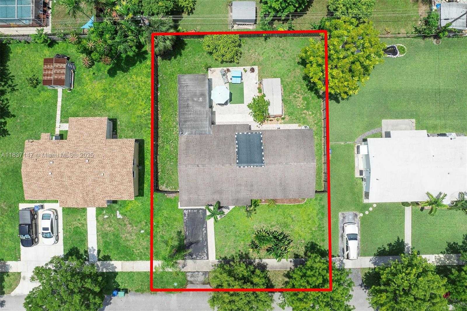 Small Image of 65 NORTH EAST 209TH TER, Miami Gardens Number 22
