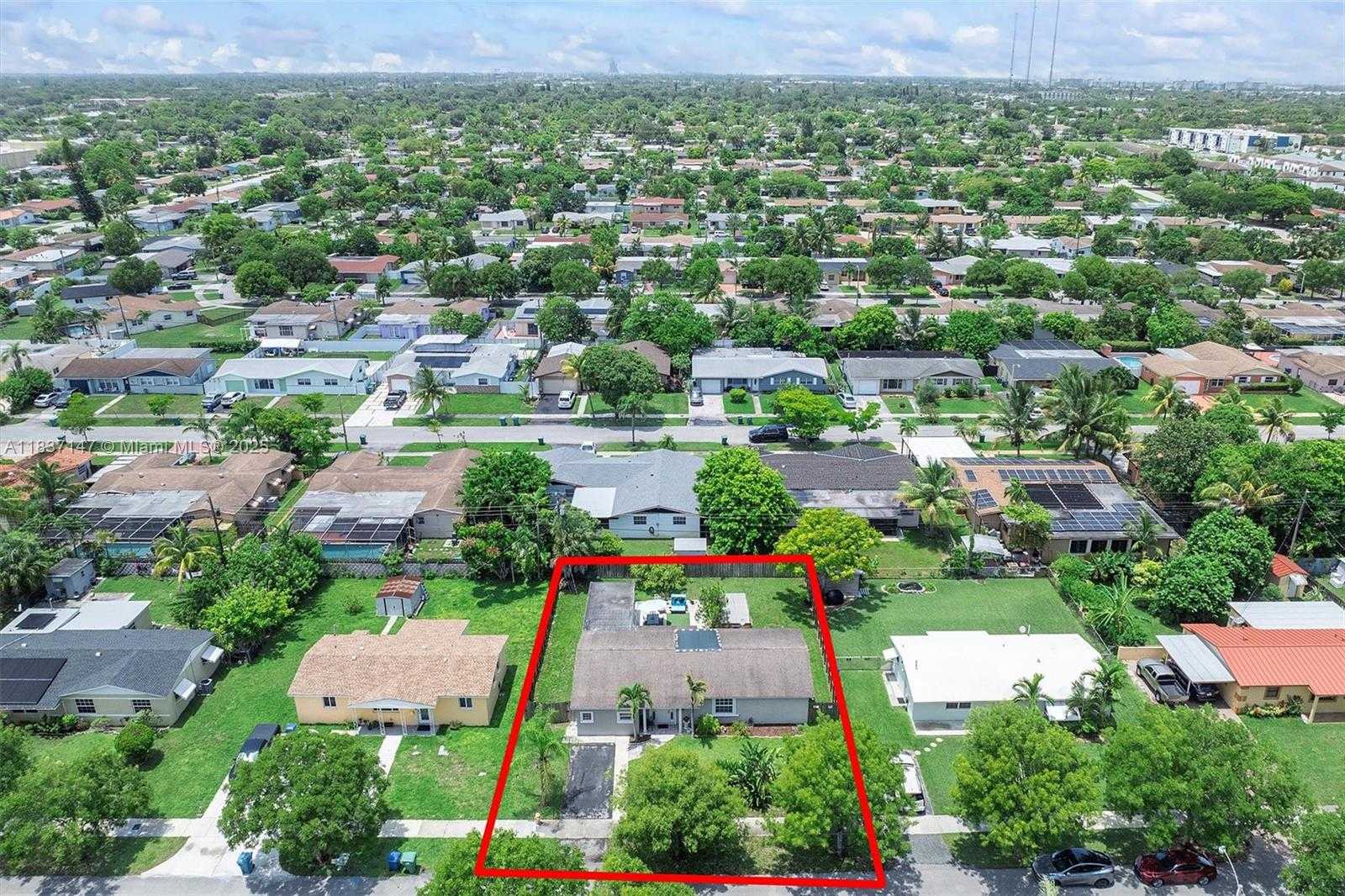Small Image of 65 NORTH EAST 209TH TER, Miami Gardens Number 23