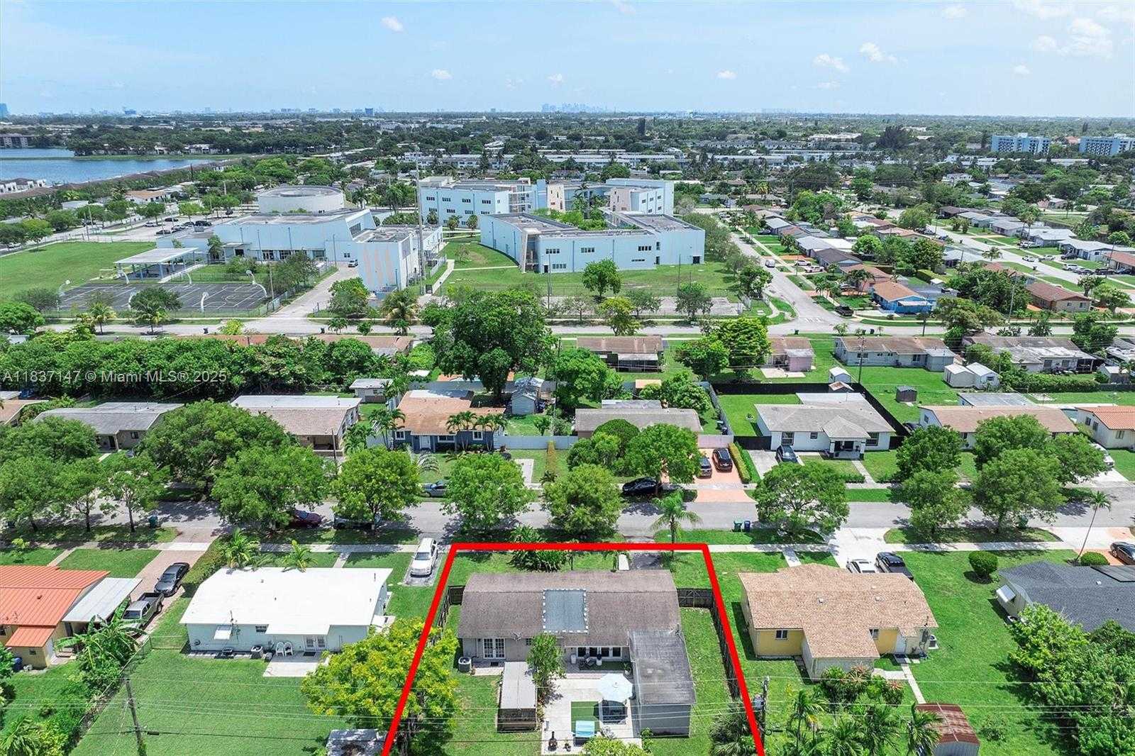 Small Image of 65 NORTH EAST 209TH TER, Miami Gardens Number 24