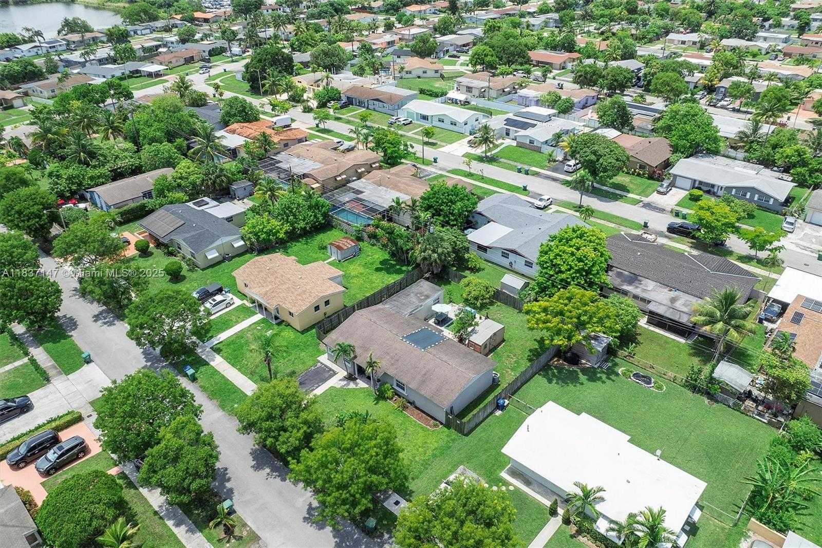 Small Image of 65 NORTH EAST 209TH TER, Miami Gardens Number 25