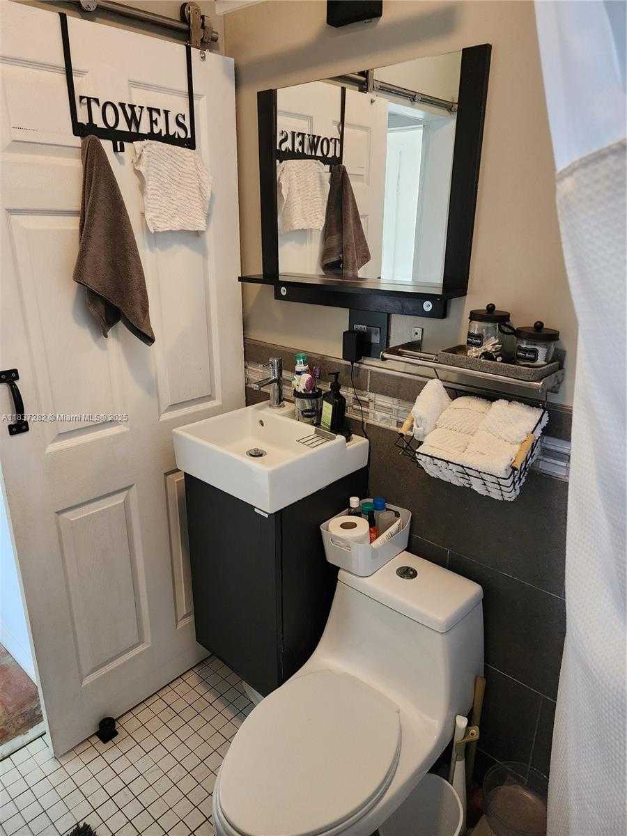 Small Image of 3521 EAST 8TH AVE, Hialeah Number 18